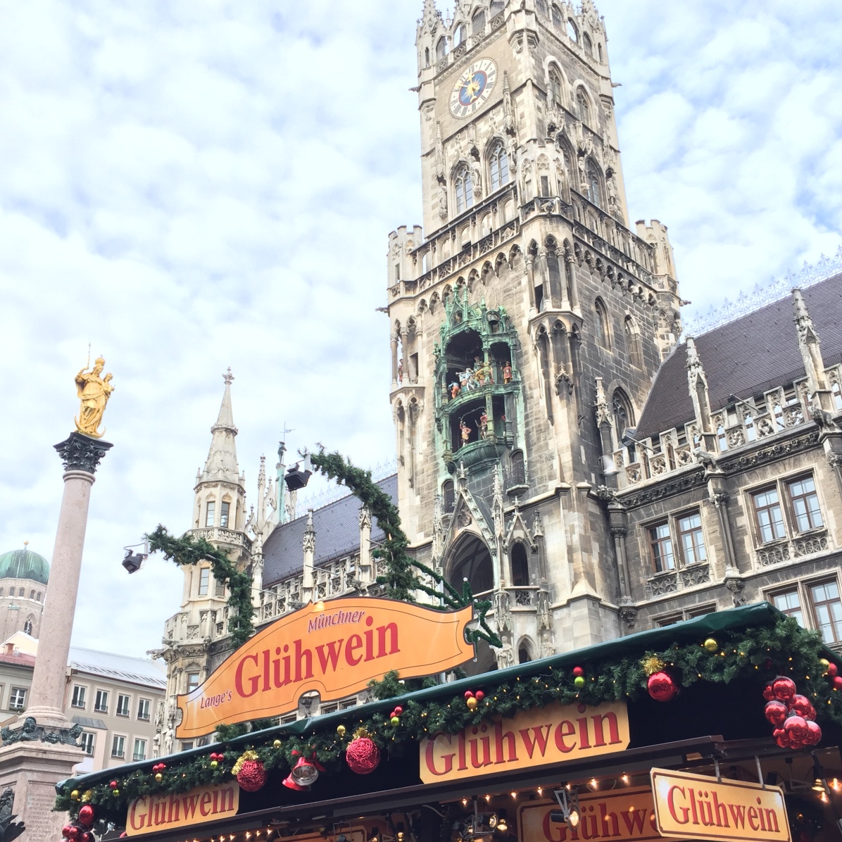Marien Platz Christmas Markets with the Glockenspiel.